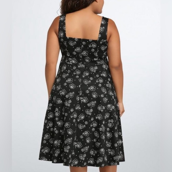 Rose Skull Lattice Front Swing Dress - Picture 2 of 7